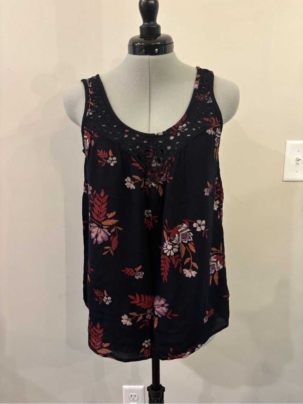 Mudd Black Floral Crochet-Trim‎ Tank Top 0366
